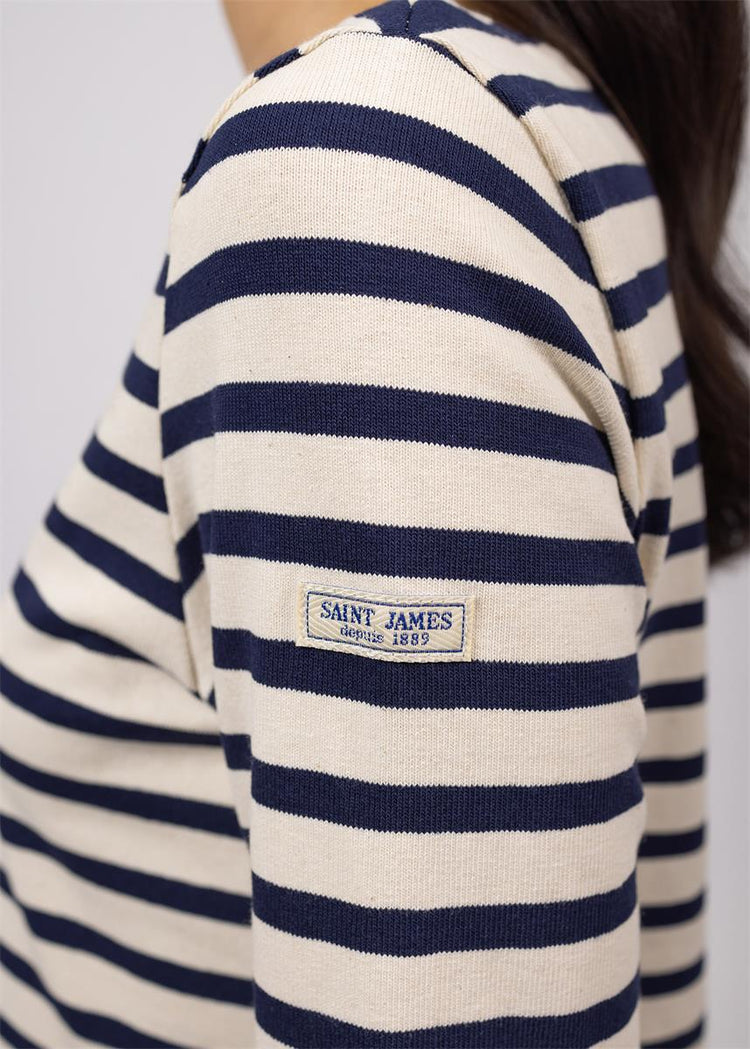 Eine Huitriere-Marinière von SAINT JAMES: Navy und creme gestreift, hergestellt in Frankreich.