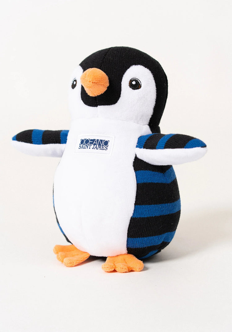 Der SAINT JAMES Pinguin Plüsch hat einen orangefarbenen Schnabel, einen schwarzen Kopf und blau gestreifte Flügel - perfekt zum Kuscheln!.