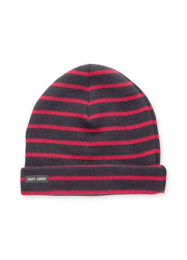 Grau und rot gestreiftes Bonnet Marée von SAINT JAMES mit umgeschlagener Krempe und kleinem Etikett am Bündchen.