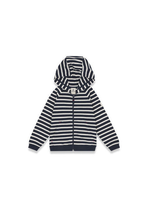 MOUSQUETON Mulane Kid navy-weiß gestreifter Kapuzenpulli mit langen Ärmeln und Kängurutaschen, flach auf weiß gelegt.